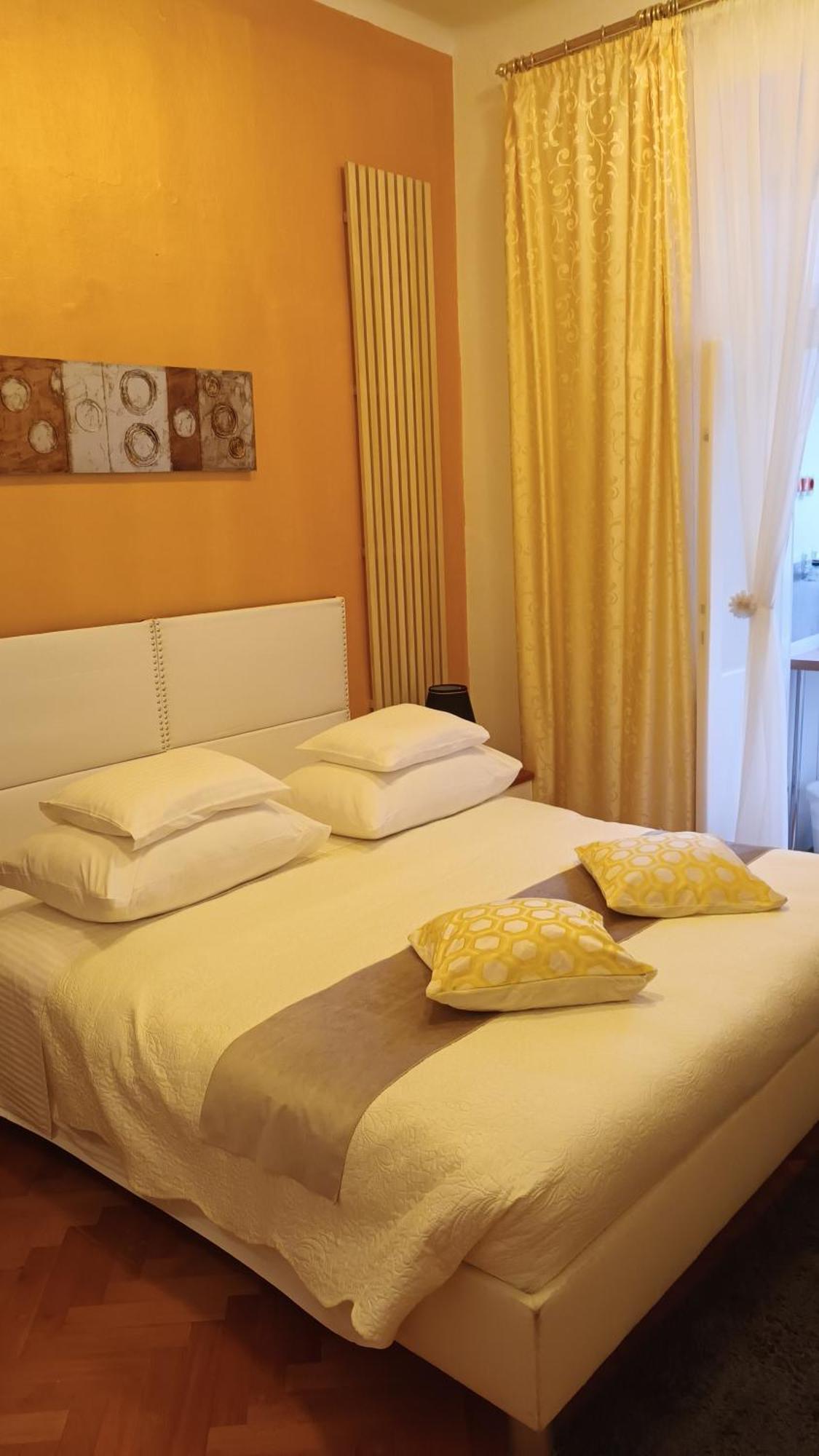 Guesthouse Vrlic Split Bagian luar foto