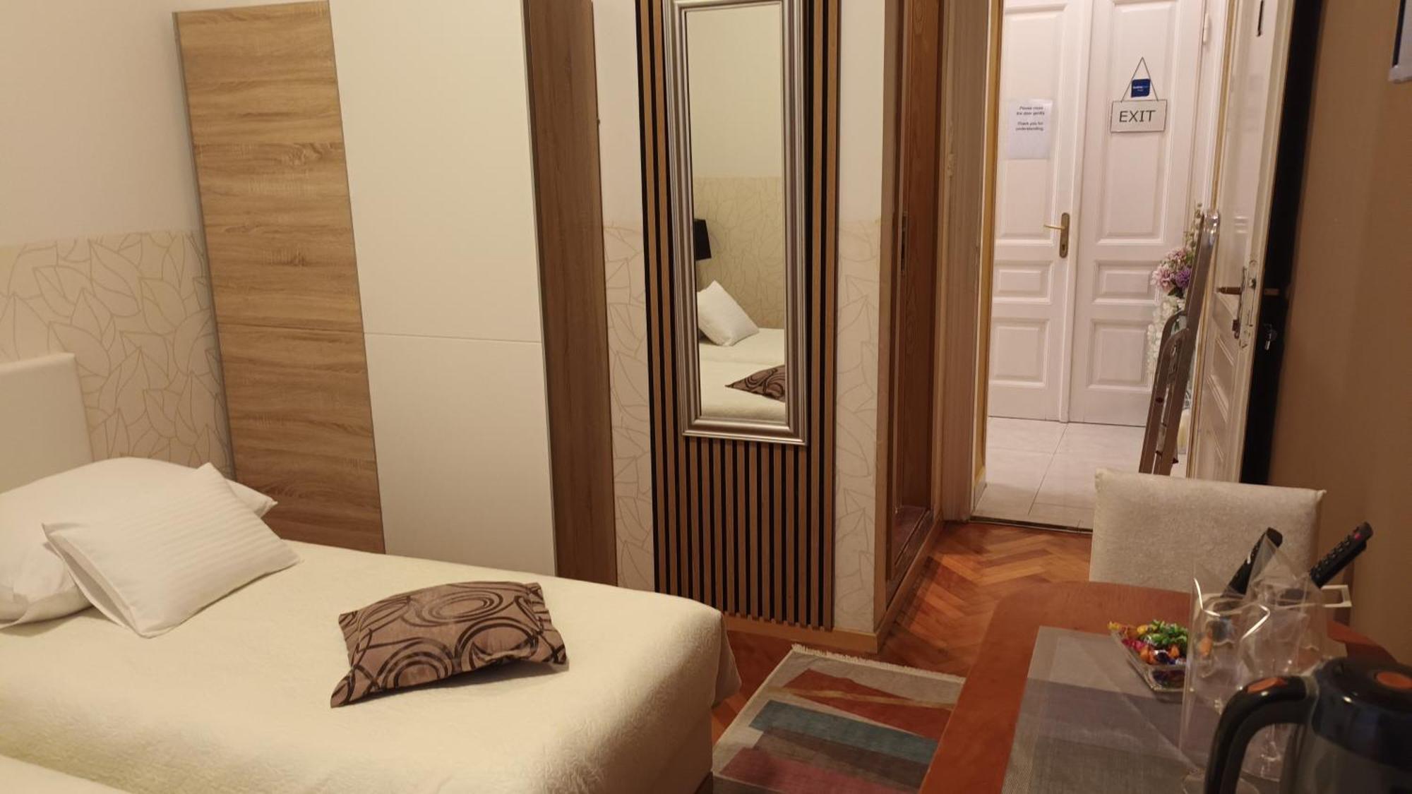 Guesthouse Vrlic Split Bagian luar foto